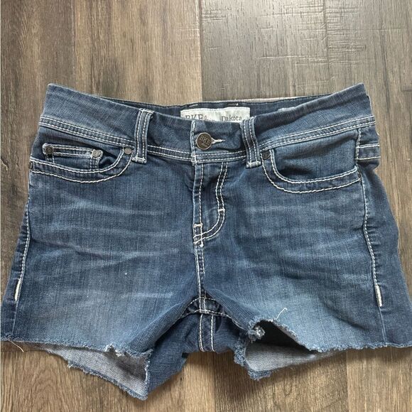 WOMENS BKE CUTOFFS SIZE 27 - Picture 3 of 3